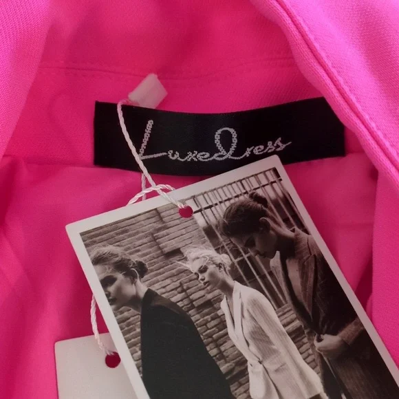 Pink Floral Embellished Blazer with Tailored Silhouette - Picture 3 of 12